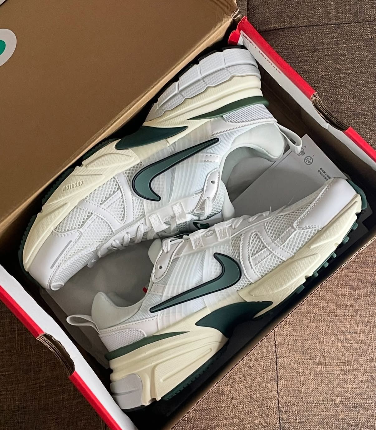 FIRST COPY NIKE V2K METALLIC WHITE - Image 7