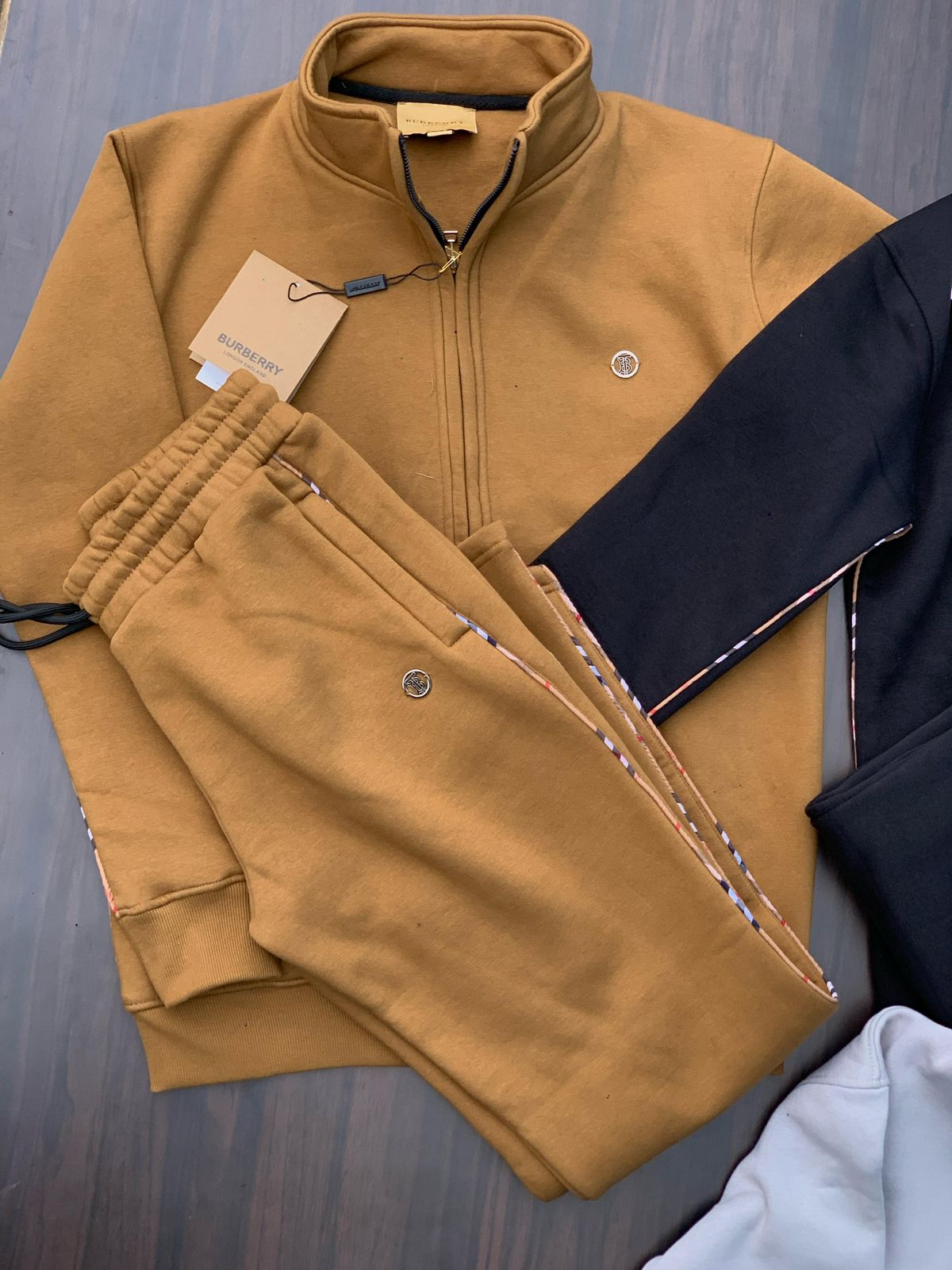 First Copy Burberry Zipper Tracksuit - Image 9