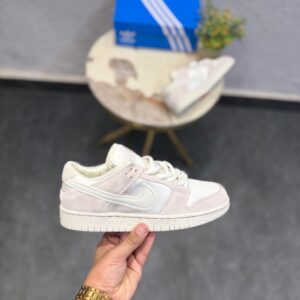 First Copy Nike SB Dunk Sneakers