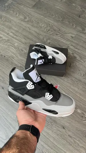 First Copy Jordan Retro 4 Sneakers - Image 3