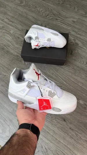 First Copy Jordan Retro 4 Sneakers - Image 4